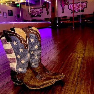 Dan Post size 7 beautiful woman’s cowboy boots